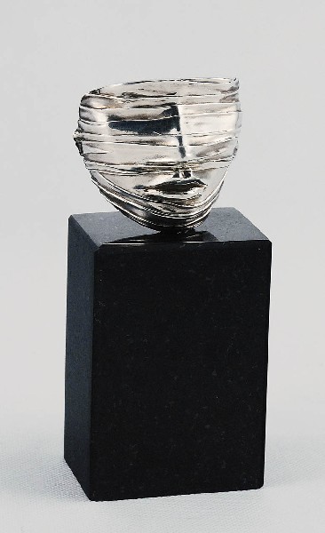 Twarz zawoalowana, 1977