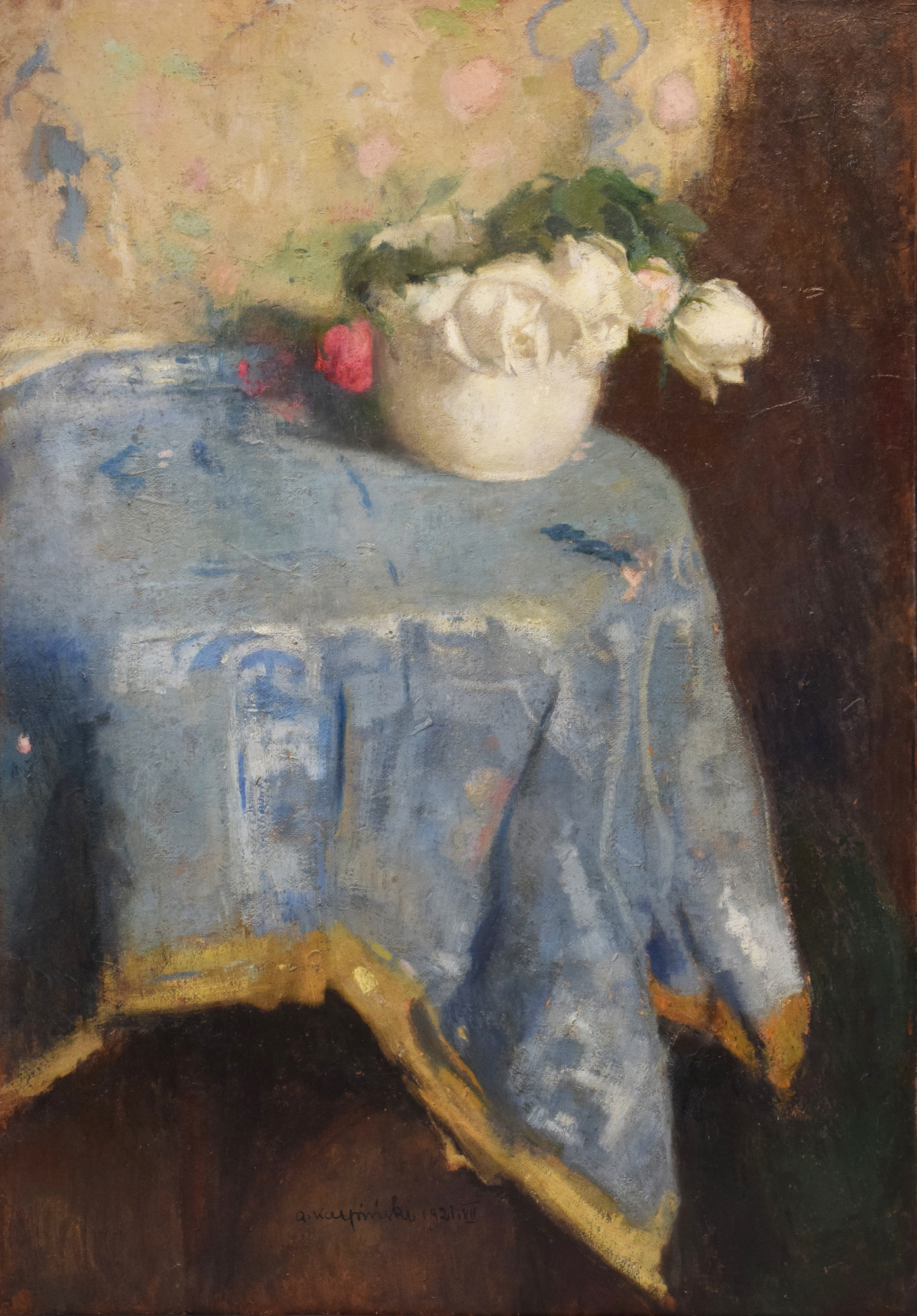 Białe róże na niebieskiej draperii, 1921 - SPRZEDANE
